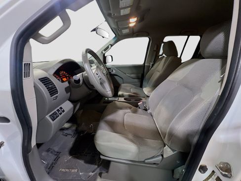 Used 2016 Nissan Frontier SV AWD/4WD image 13