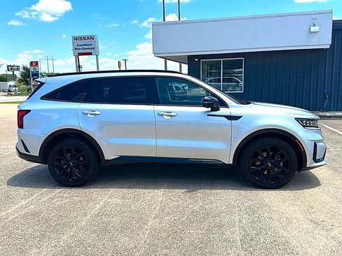 Used 2022 Kia Sorento SX FWD image 9