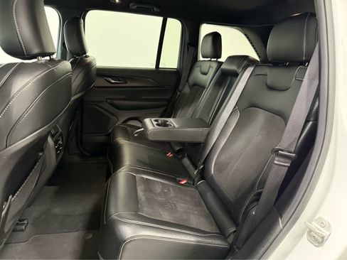 Used 2024 Jeep Grand Cherokee Altitude AWD/4WD image 15