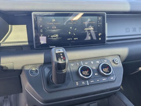 Used 2024 Land Rover Defender 90 X-Dynamic SE image 19
