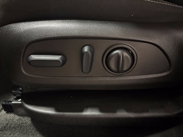 Used 2025 Chevrolet Blazer LT FWD image 12