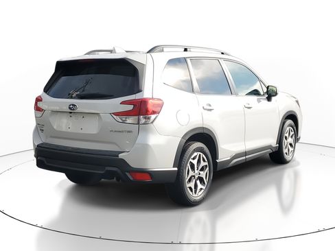 Used 2019 Subaru Forester Premium image 2