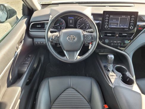 Used 2022 Toyota Camry SE image 9