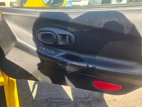 Used 2002 Chevrolet Corvette Z06 w/ Memory Pkg image 12