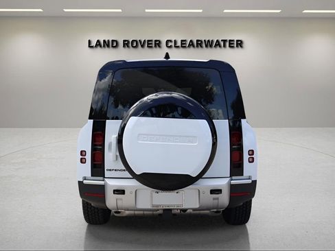 Used 2025 Land Rover Defender 130 S image 4