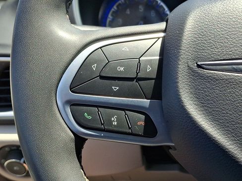 Certified 2023 Chrysler Pacifica Touring-L FWD image 21