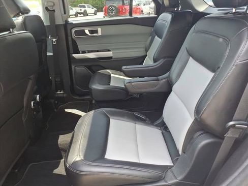 Used 2022 Ford Explorer XLT w/ Equipment Group 202A AWD/4WD image 15