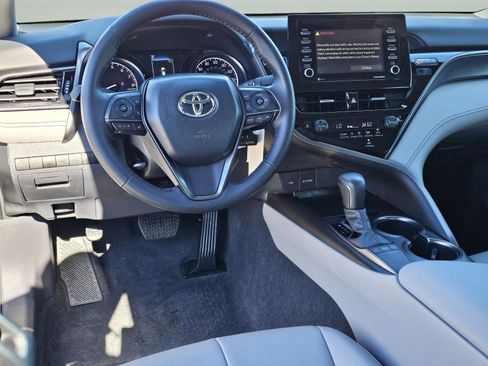 Used 2024 Toyota Camry SE image 32
