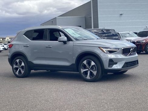Certified 2025 Volvo XC40 B5 Core w/ Protection Package Premier image 3