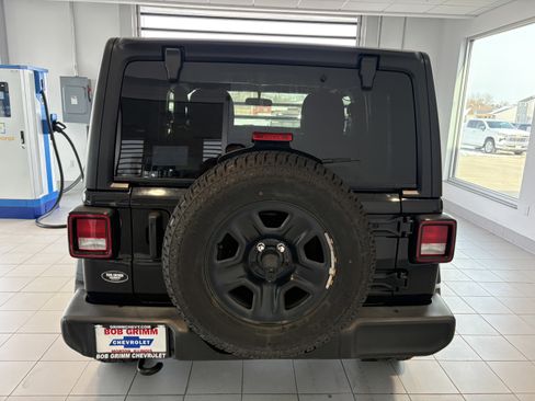 Used 2021 Jeep Wrangler Sport S image 4
