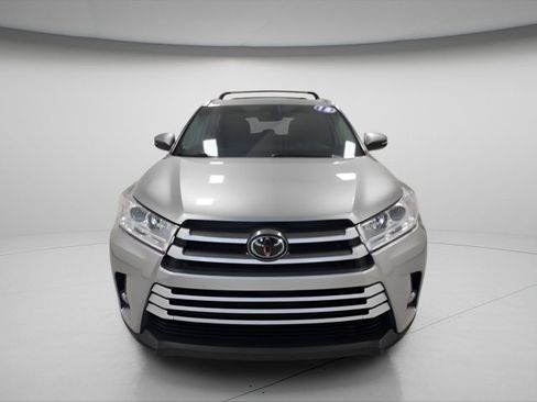 Used 2018 Toyota Highlander XLE AWD/4WD image 9