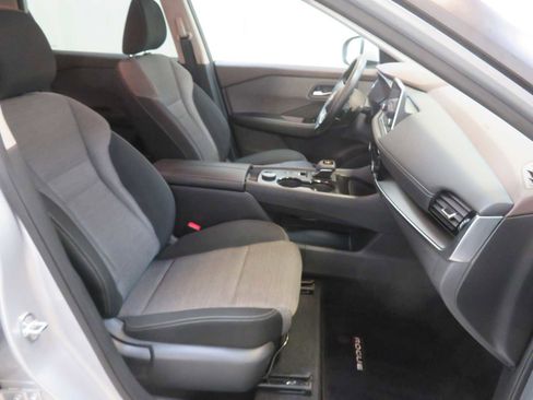 Certified 2022 Nissan Rogue SV image 13