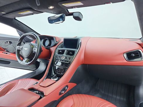 Used 2018 Aston Martin DB11 Coupe image 26