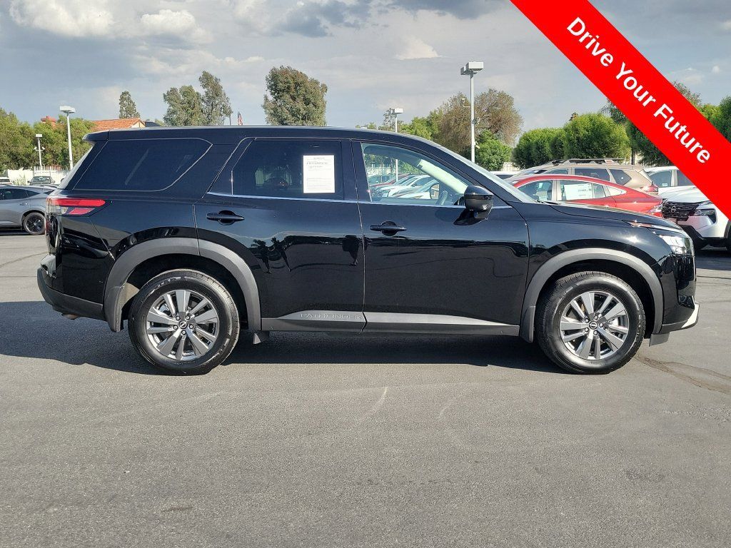 Used 2025 Nissan Pathfinder S AWD/4WD image 31