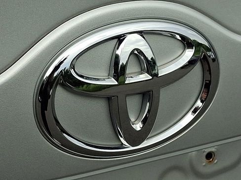 Used 2014 Toyota Camry LE image 32