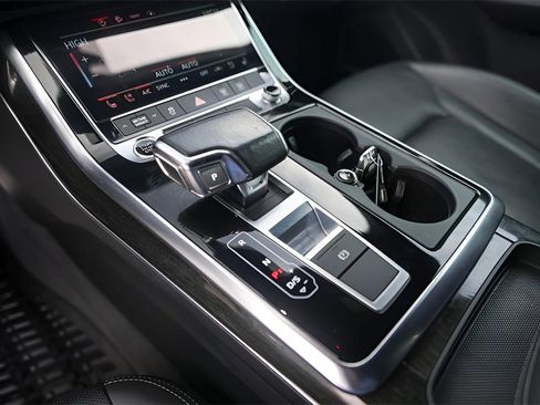 Used 2021 Audi Q8 Premium Plus image 23