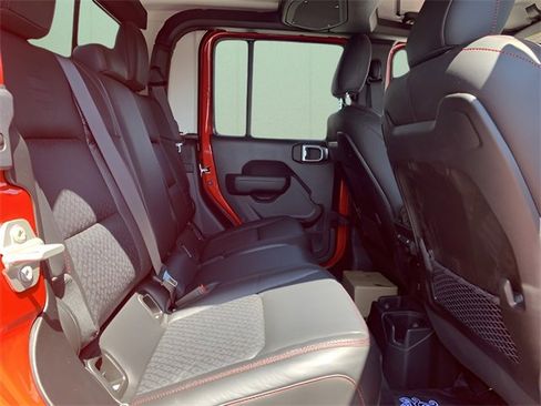 New 2024 Jeep Gladiator Rubicon w/ Technology Group image 40
