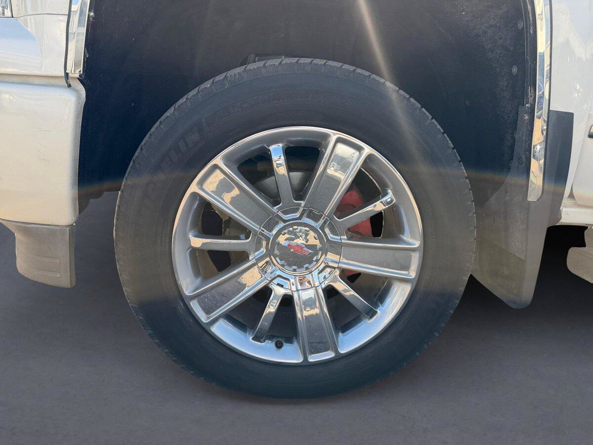 Used 2014 Chevrolet Silverado 1500 High Country w/ High Country Premium Package AWD/4WD image 14