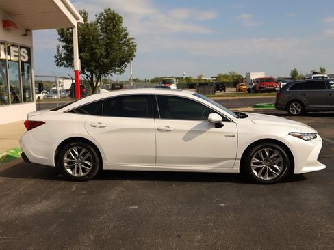 Used 2019 Toyota Avalon XLE w/ Moonroof Package FWD image 4