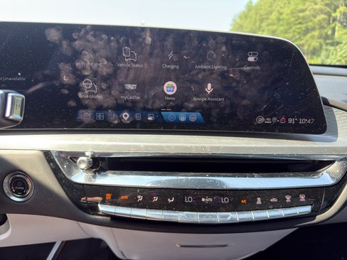 Used 2024 Cadillac Lyriq Sport AWD/4WD image 9