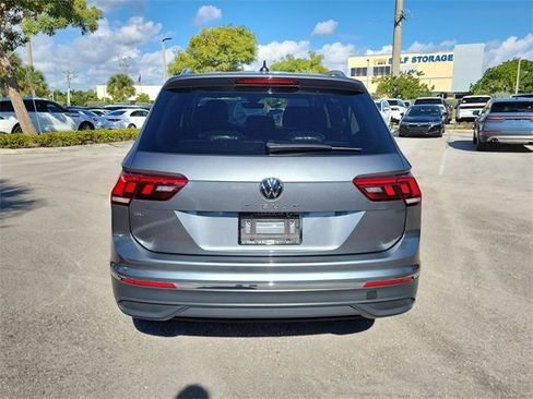 Used 2023 Volkswagen Tiguan SE image 5