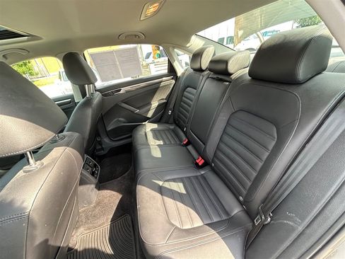Used 2017 Volkswagen Passat 1.8T SEL Premium FWD image 30
