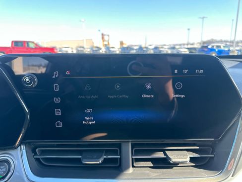 Used 2025 Chevrolet Trax LT image 25