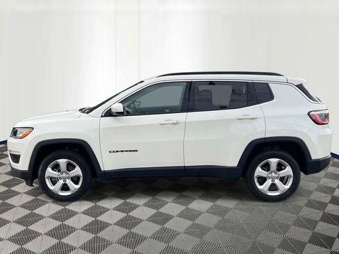 Used 2017 Jeep Compass Latitude w/ Popular Equipment Group AWD/4WD image 2
