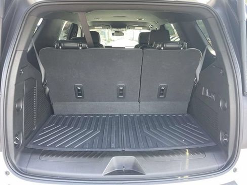 Used 2025 GMC Yukon Elevation AWD/4WD image 9