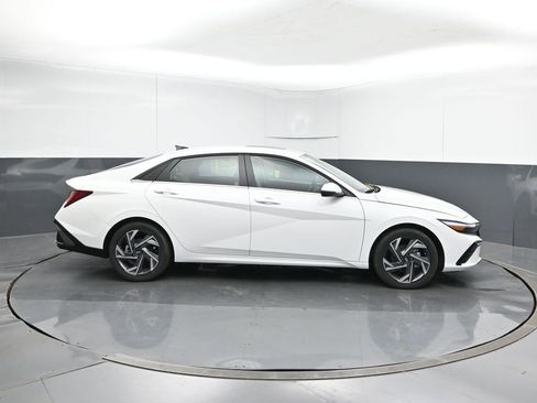 New 2026 Hyundai Elantra Limited FWD image 6