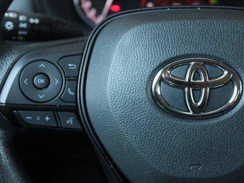 Used 2025 Toyota RAV4 XLE FWD image 32
