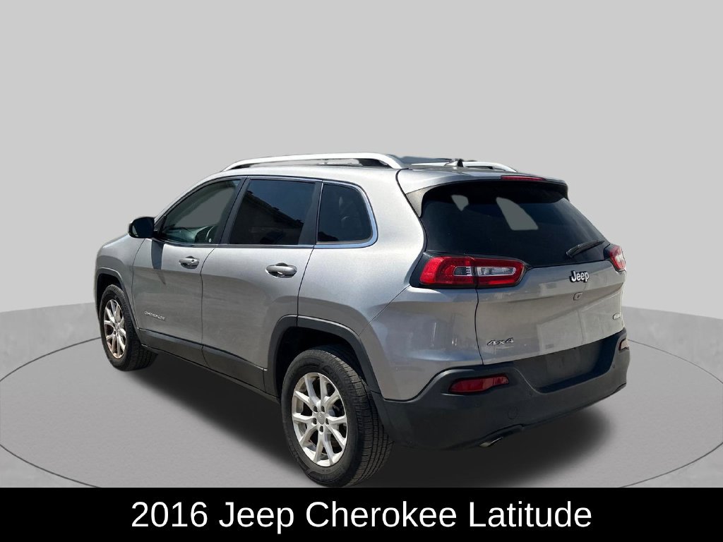 Used 2016 Jeep Cherokee Latitude w/ Safety/Convenience Group AWD/4WD image 3