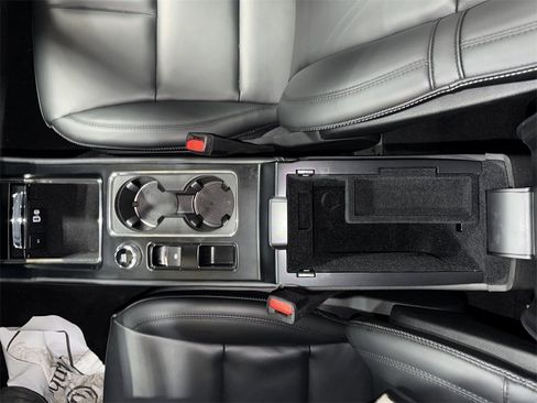 Used 2025 Lincoln Corsair AWD image 24