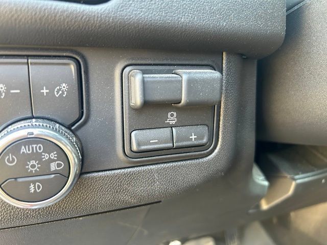 Used 2025 GMC Yukon Elevation AWD/4WD image 28