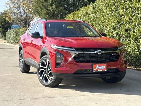 New 2026 Chevrolet Trax RS w/ Sunroof Package FWD image 2