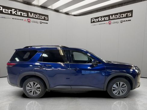 Used 2025 Nissan Pathfinder SV AWD/4WD image 6
