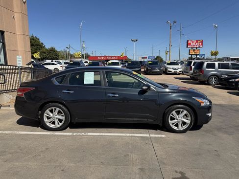 Used 2015 Nissan Altima 2.5 SL w/ Technology Package FWD image 4