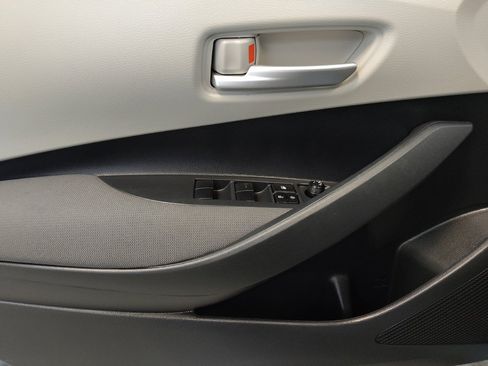 Used 2021 Toyota Corolla LE image 27