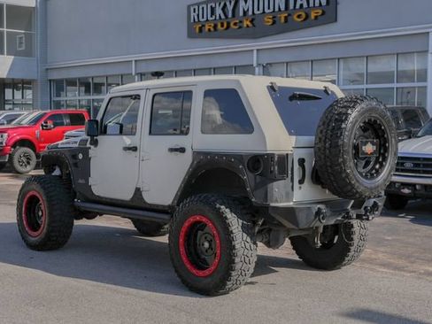 Used 2016 Jeep Wrangler Unlimited Rubicon w/ Connectivity Group AWD/4WD image 10