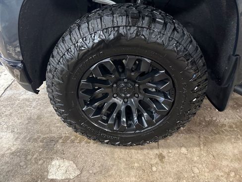 Used 2019 Chevrolet Silverado 1500 Custom Trail Boss AWD/4WD image 11
