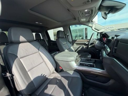 Used 2025 Chevrolet Silverado 1500 LT Trail Boss w/ Convenience Package II AWD/4WD image 36