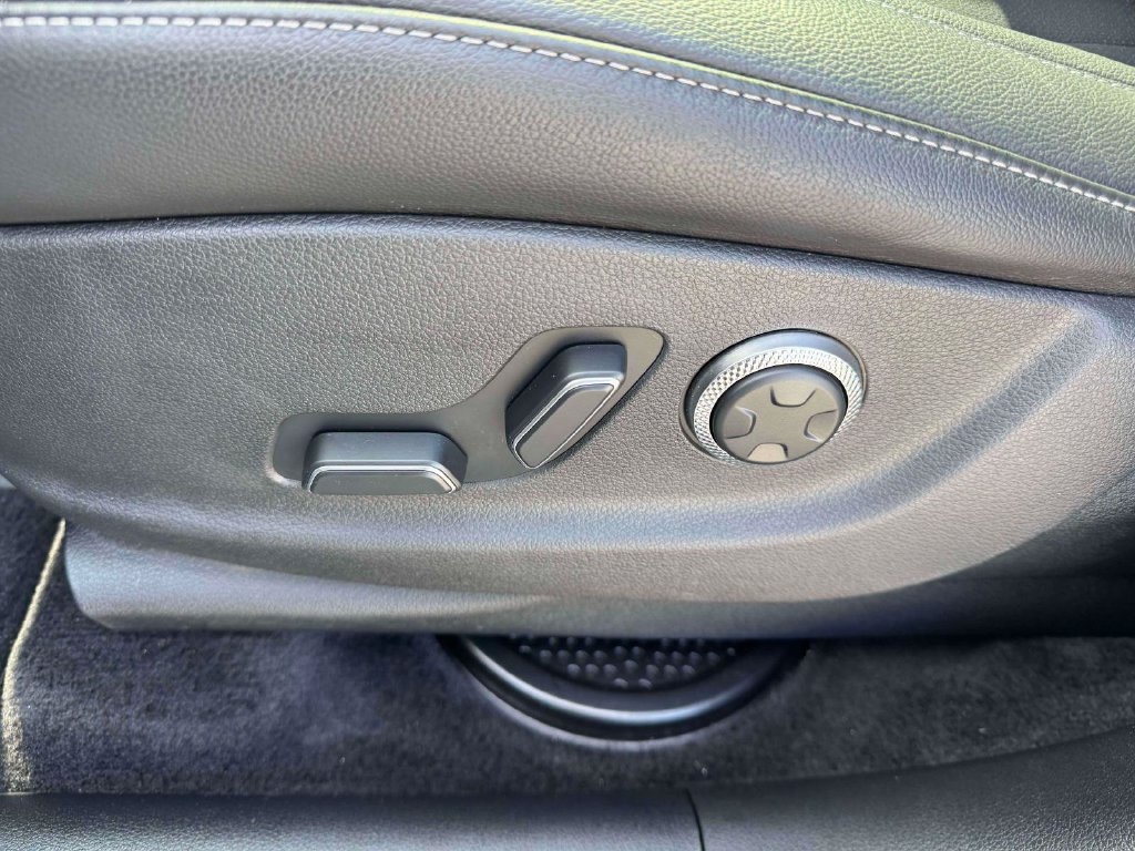 Certified 2025 Genesis GV80 2.5T Select AWD/4WD image 14