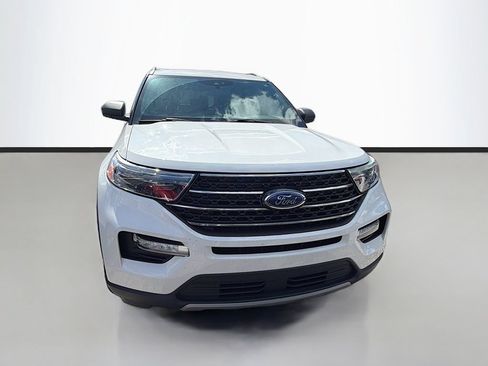 Used 2020 Ford Explorer XLT w/ Equipment Group 202A AWD/4WD image 2