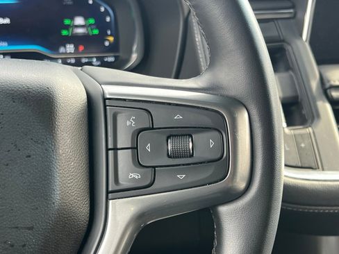 Used 2024 Chevrolet Suburban LT image 32