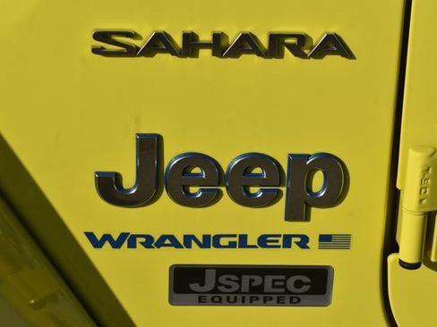 Used 2023 Jeep Wrangler Unlimited Sahara w/ Cold Weather Group AWD/4WD image 12