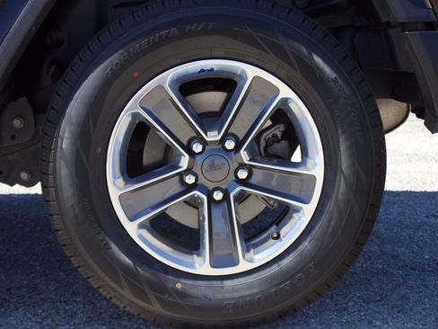 Used 2021 Jeep Wrangler Unlimited Sahara AWD/4WD image 9