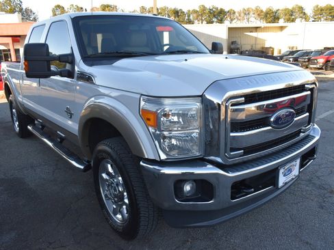 Used 2012 Ford F250 Lariat w/ Lariat Interior Pkg image 4