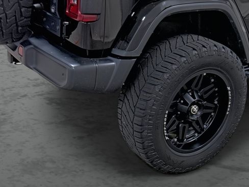 Used 2019 Jeep Wrangler Unlimited Sahara w/ Quick Order Package 24M Moab AWD/4WD image 12