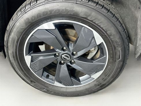 Used 2025 Nissan Rogue SV AWD/4WD image 11