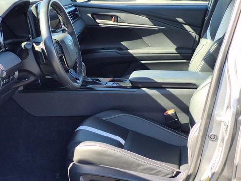 Used 2025 Toyota Camry SE image 15